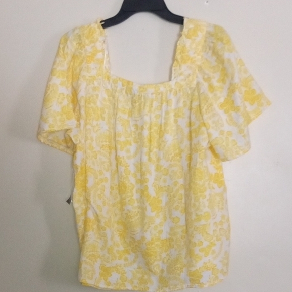 Yellow and White Floral Scoop-Neck Blouse - Picture 2 of 6